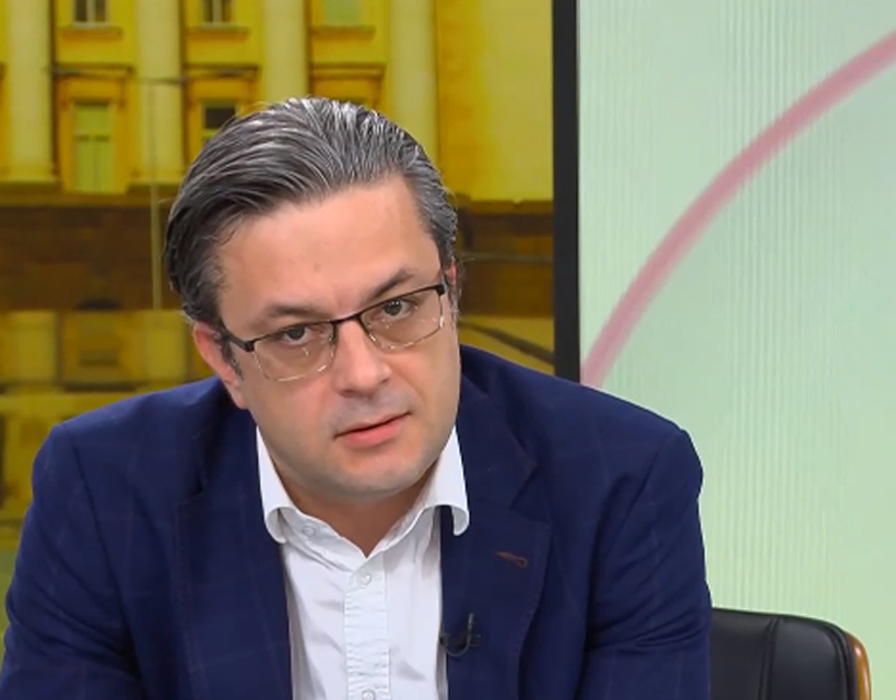 "Има много фактори, които не искат кабинет. И им се помага най-вече от страна на колегите от ПП", подчерта депутатът от ГЕРБ-СДС