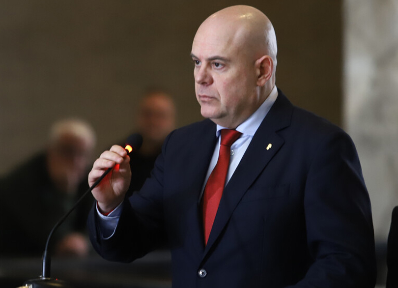 Има политическа намеса в работата на съдебната власт, заяви президентът Радев